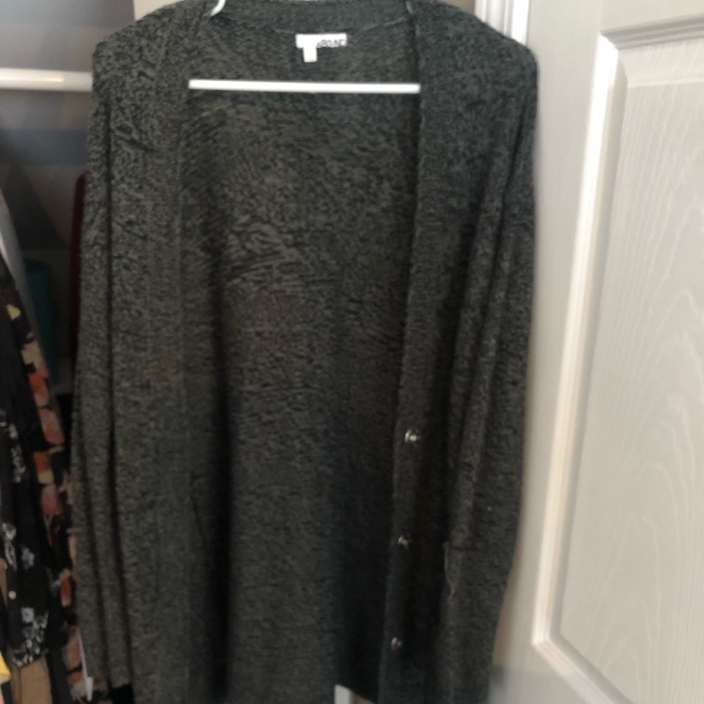 Light button cardigan